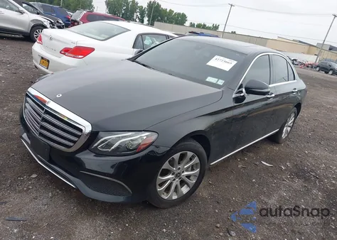 2019 Mercedes-Benz E 300 4Matic z USA, uszkodzony, nr VIN WDDZF4KBXKA518437